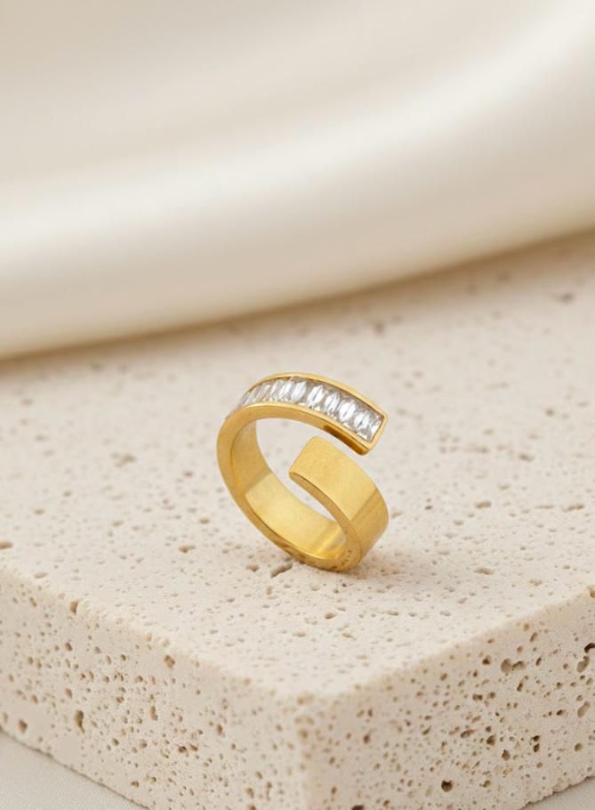 Premium Quality Stainless Steel 18k Luxury Curve Stone Ring