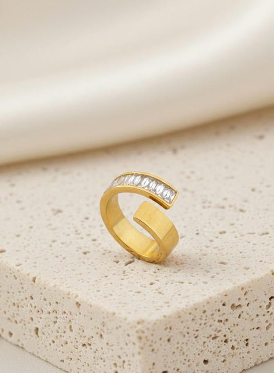 Premium Quality Stainless Steel 18k Luxury Curve Stone Ring
