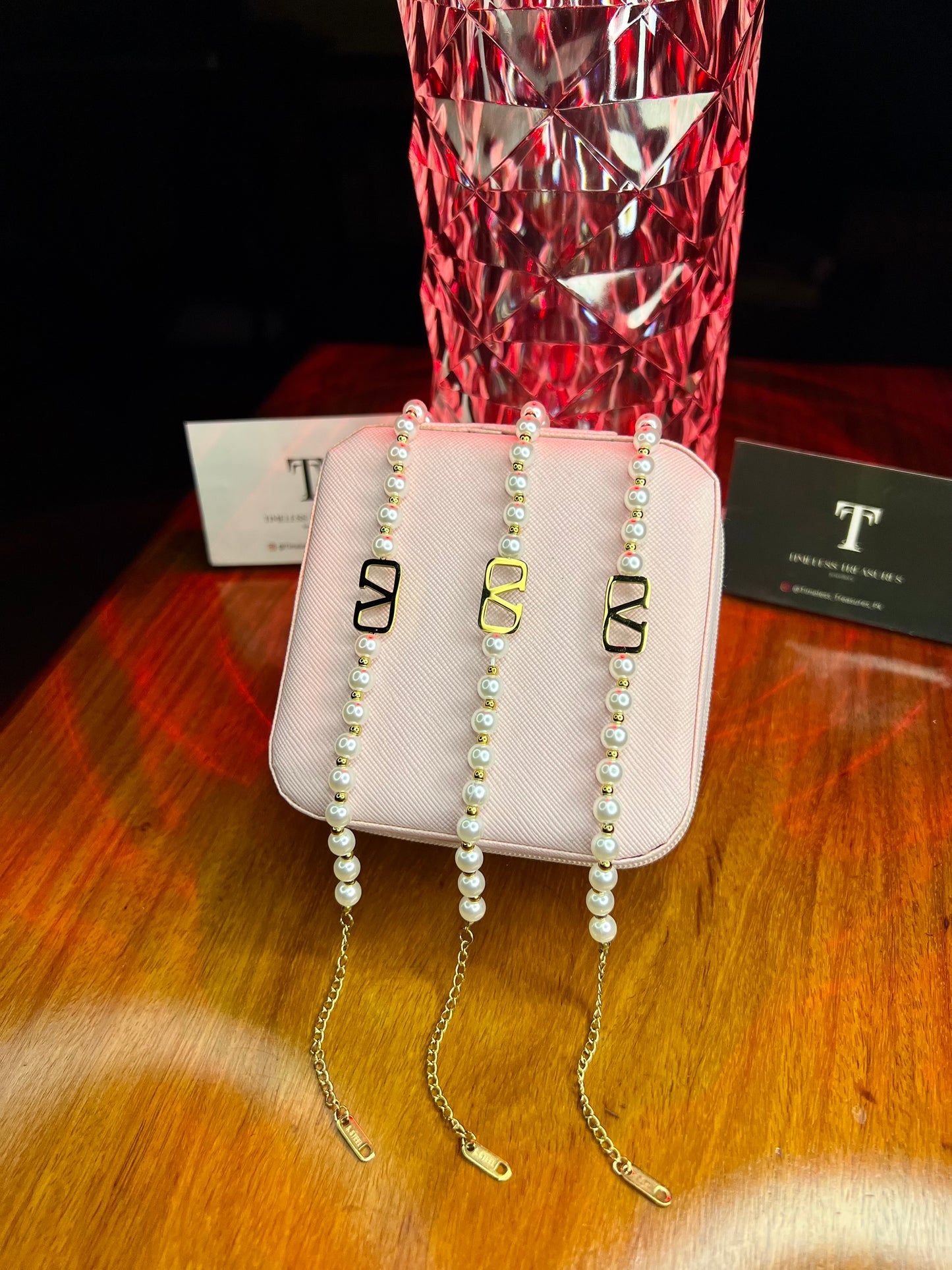 Premium Quality Stainless Steel 18k Luxury Pearl V Bracelet