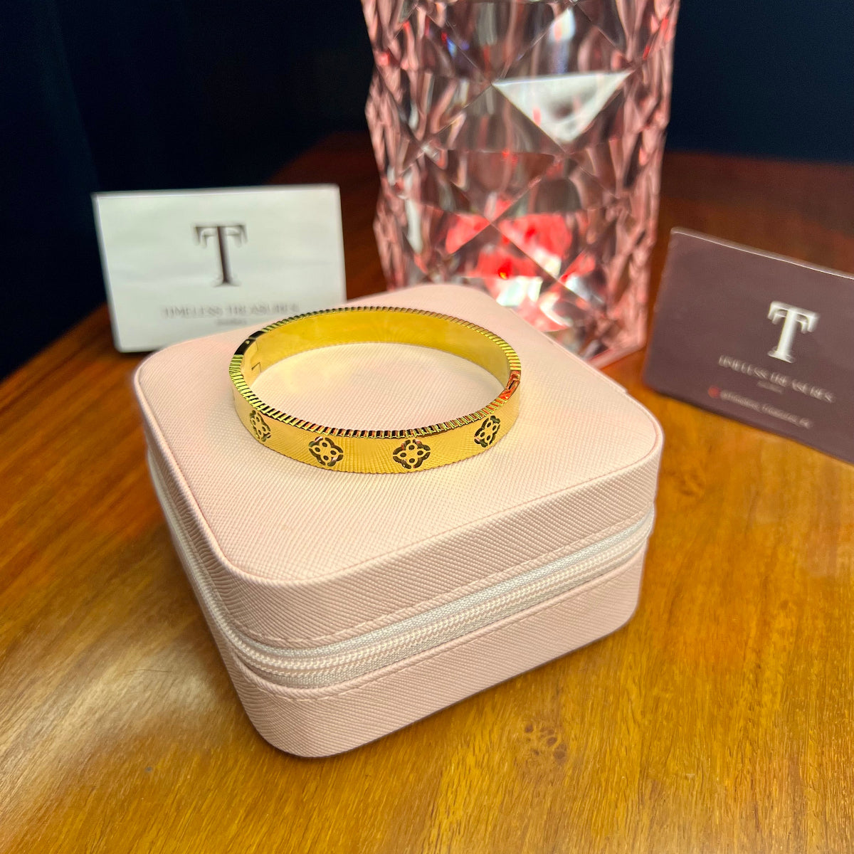 Premium Quality Stainless Steel 18k Clover Gold Handcuff