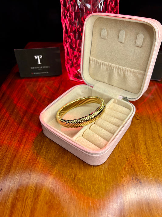 Premium Quality Stainless Steel 18k Aura Ridge Bangle