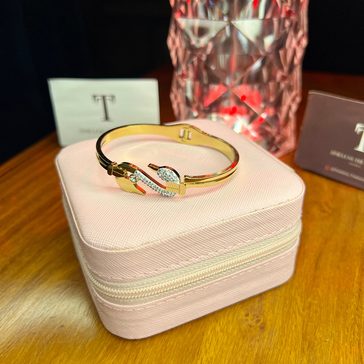 Premium Quality Stainless Steel 18k Silver Swan Handcuff