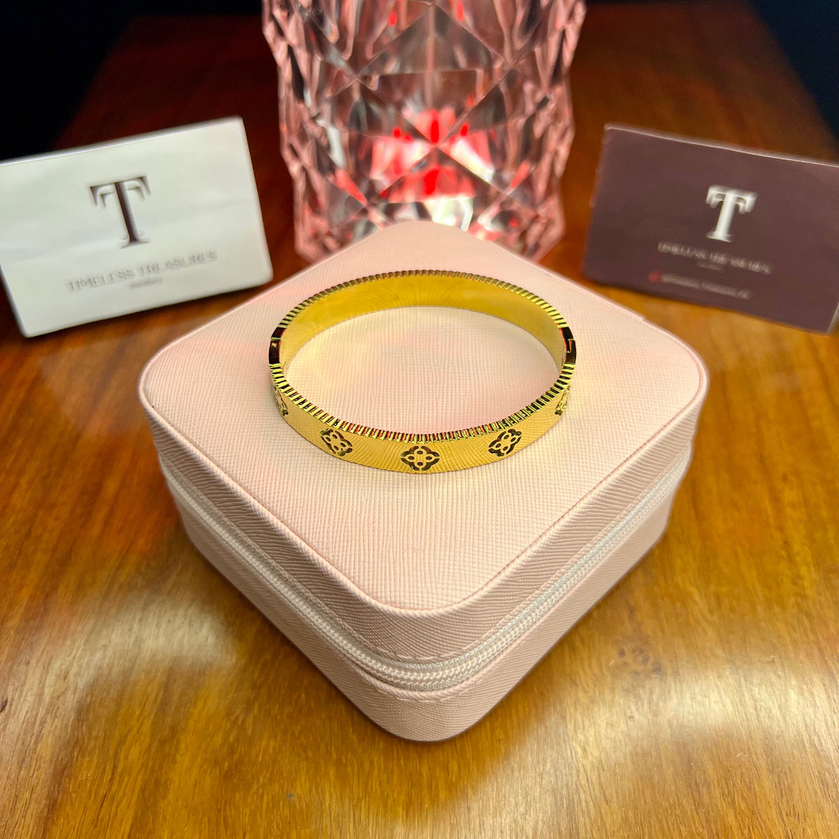 Premium Quality Stainless Steel 18k Clover Gold Handcuff