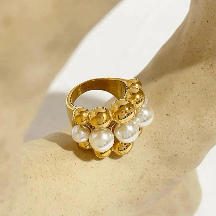 Premium Quality Stainless Steel 18k Queen Pearl Gold Ring